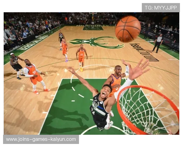 篮球巨星意外撞翻摄影机：场下意外瞬间引发的无限遐想