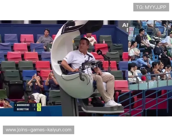 网球选手衣服滑落！裁判急忙暂停比赛